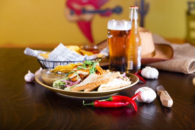 Zarillo Texmex Tampere ravintola chilikastikkeet kastike tulinen Poppamies